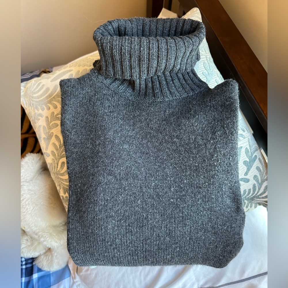 Collection FiftyNine Dark Grey Cashmere Sweater - Size Small Turtleneck